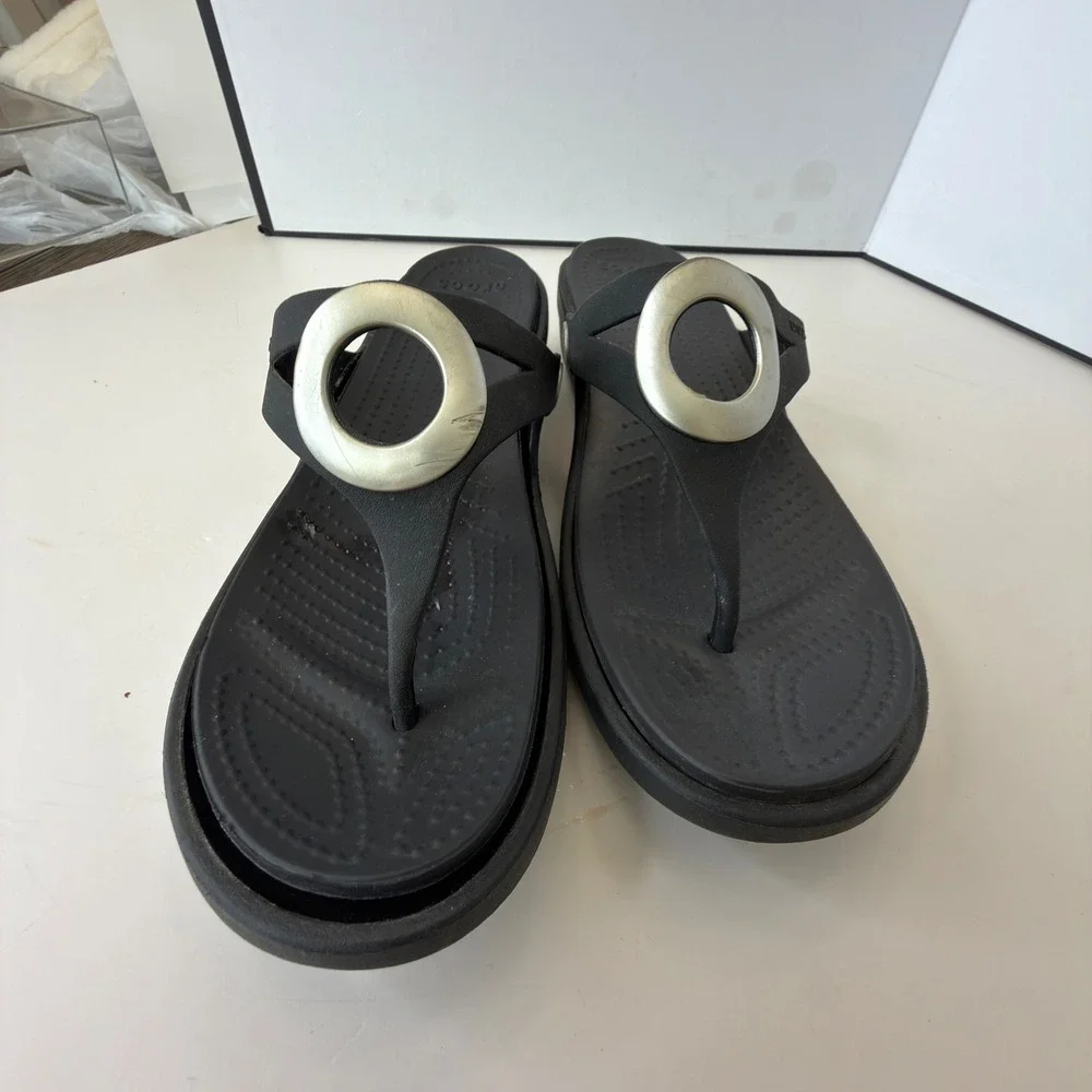 Crocs Sanrah Black Wedge Thong Sandals Silver Ring Accent Womens Size 9